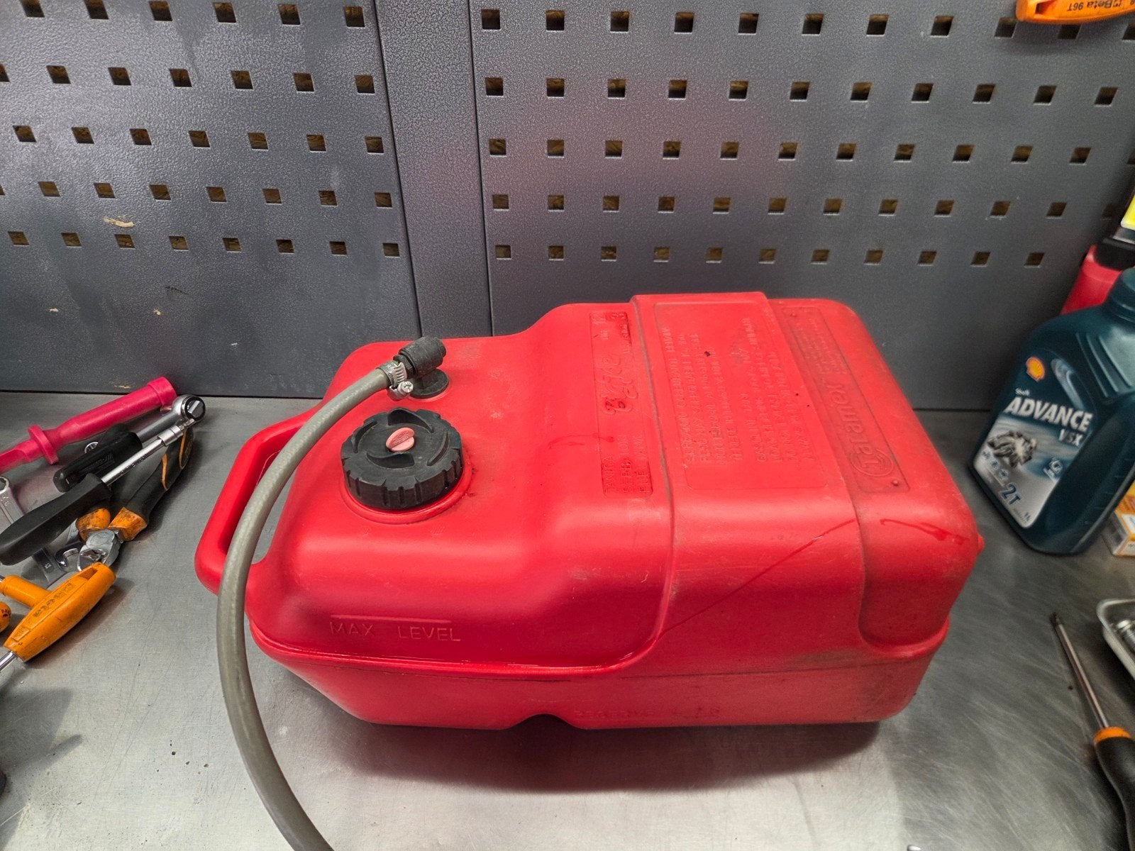 12L boot tank met mariner aansluiting en oppomp balg, Ophalen of Verzenden, Gebruikt, Motor en Techniek, Motorboot