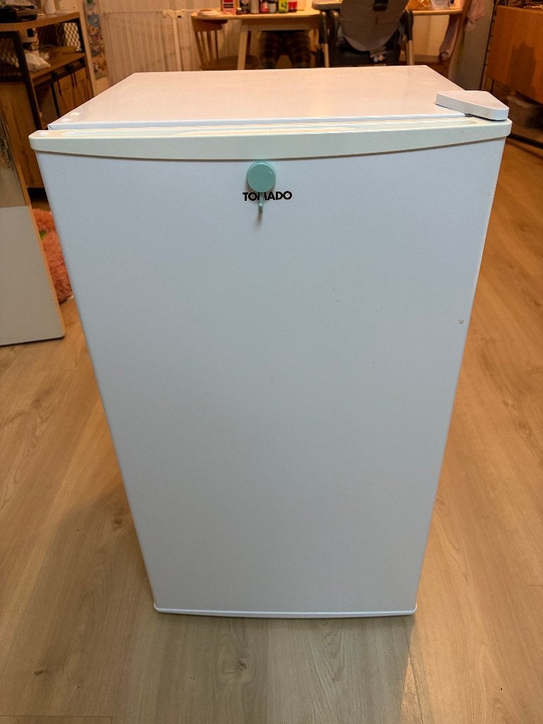 Tomado TRT4702W Koelkast / Refrigerator, Ophalen, Nieuw, 45 tot 60 cm, Met vriesvak