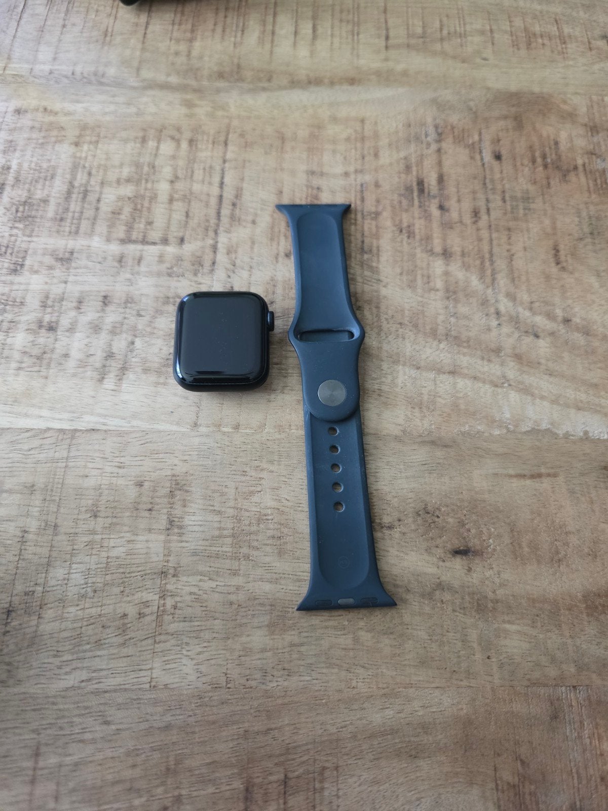 Foto 10 van Apple Watch SE 2022 40mm Midnight Aluminium