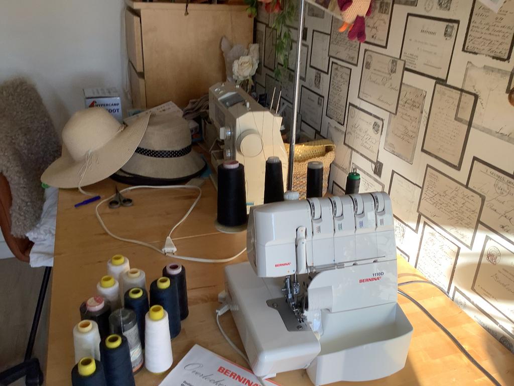Bernina lockmachine, 1110 D, Ophalen of Verzenden, Gebruikt