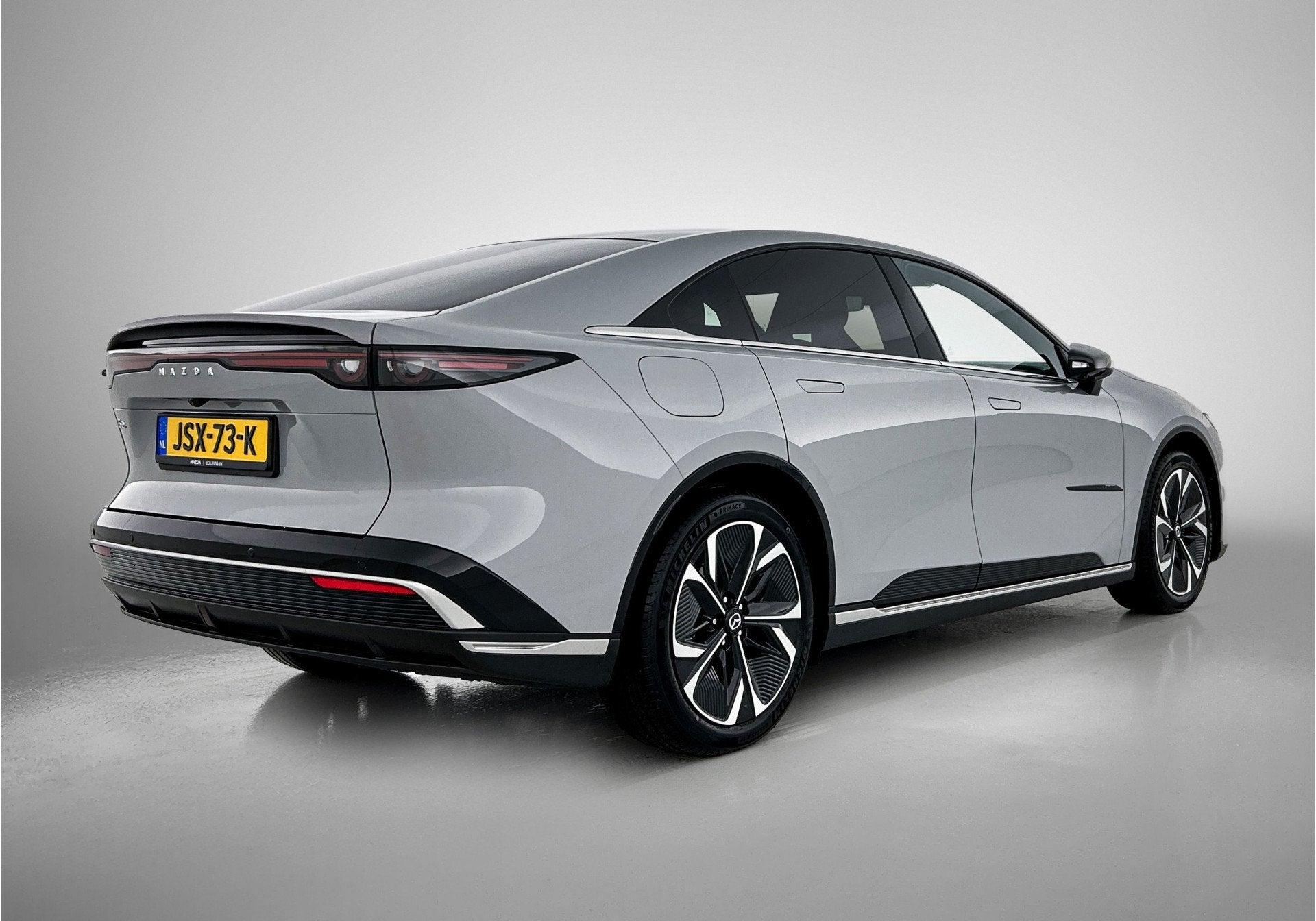 Mazda 6e Takumi 68.8 kWh WLTP 479 km, 10% tot 80% in 24 minu, Automaat, 12 maanden, Zwart, 375 min