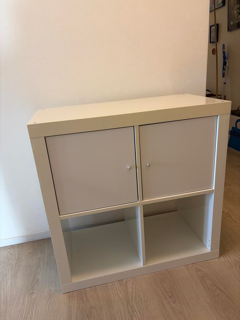 Ikea Kallax kastje met 2 deurtjes - gratis af te halen, Huis en Inrichting, Kasten | Boekenkasten, Ophalen, 50 tot 100 cm, Zo goed als nieuw