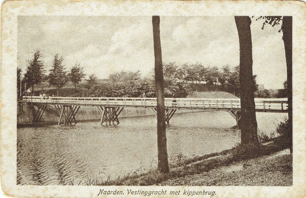 Ansichtkaart Naarden Vestinggracht Kippenbrug, Verzamelen, Ophalen of Verzenden, 1920 tot 1940, Gelopen, Noord-Holland