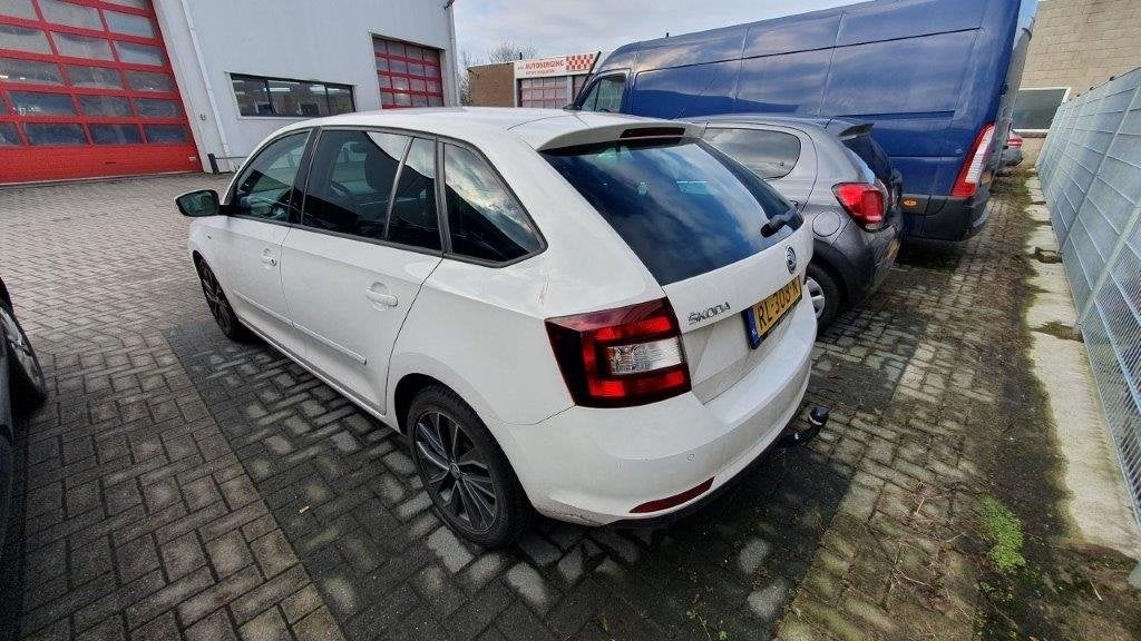 Skoda Rapid Spaceback 1.0 TSI Drive 95pk AUTOMAAT - Trekhaak, Auto's, Automaat, Stof, Gebruikt, Euro 6