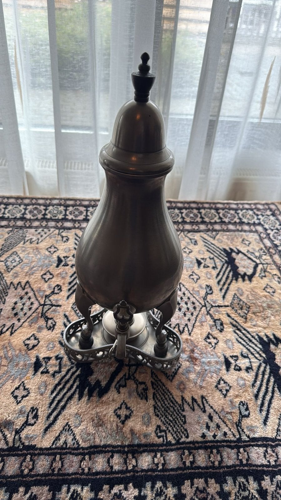 Antieke tinnen theeketel met brander, Ophalen