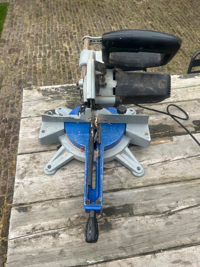 Powerplus 1200w afkortzaag met trek en verstekfunctie, Ophalen, Gebruikt, 600 tot 1200 watt, Afkortzaag