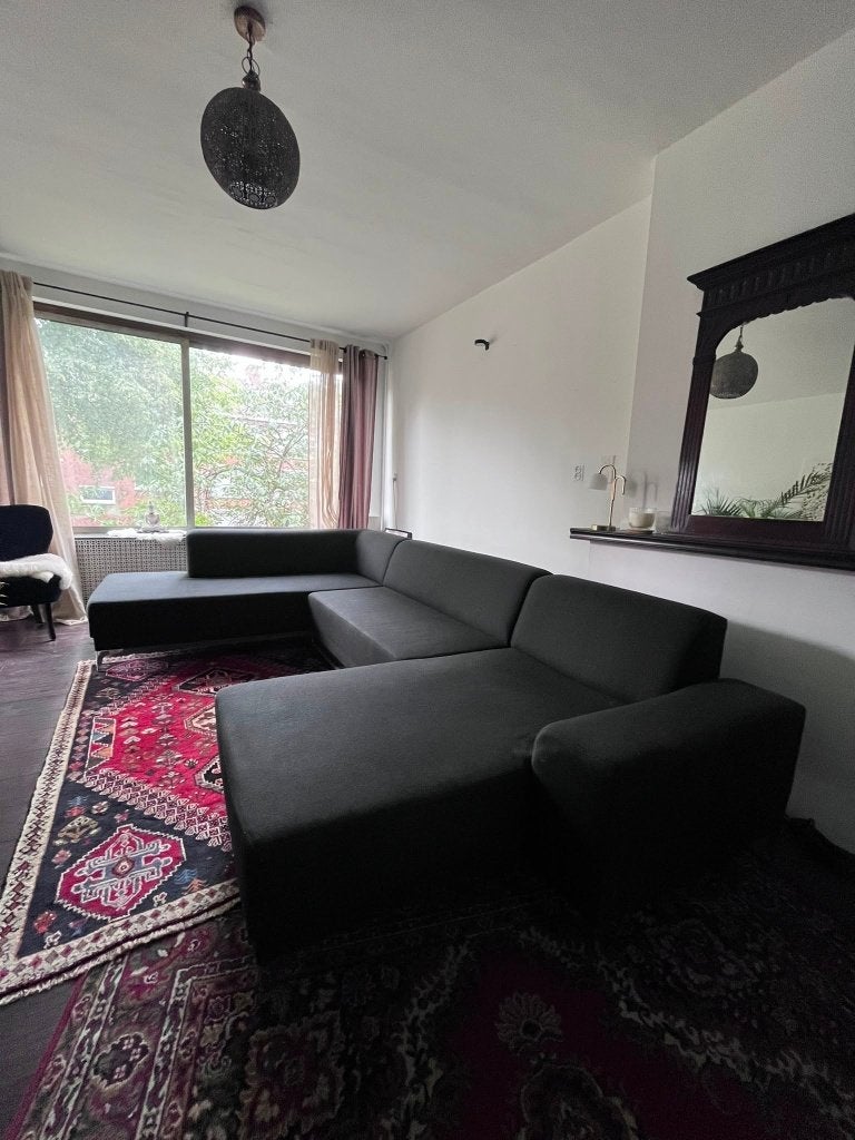 Moderne zwarte loungebank, Ophalen, Gebruikt, Vierpersoons of meer