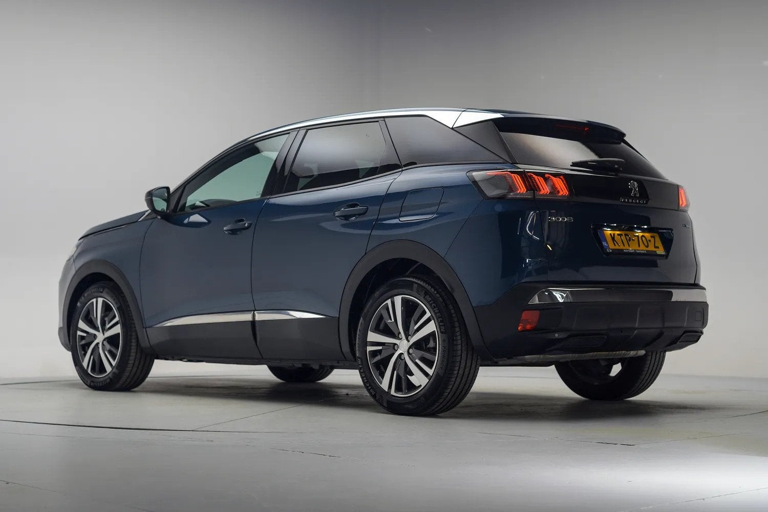 Peugeot 3008 1.6 Hybrid 225 Active Business [ Navi Apple/And, 150 pk, Blauw, Bedrijf, Hybride Elektrisch/Benzine