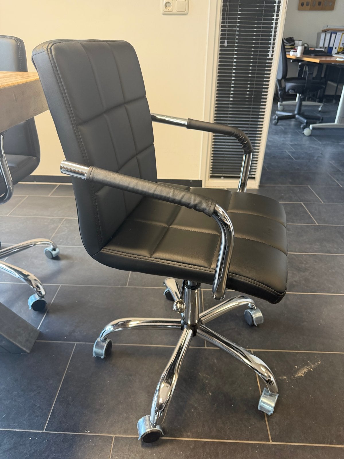 6x Zwarte vergaderstoelen - Zo goed als nieuw, verstelbaar, Huis en Inrichting, Bureaustoelen, Ophalen of Verzenden, Zo goed als nieuw