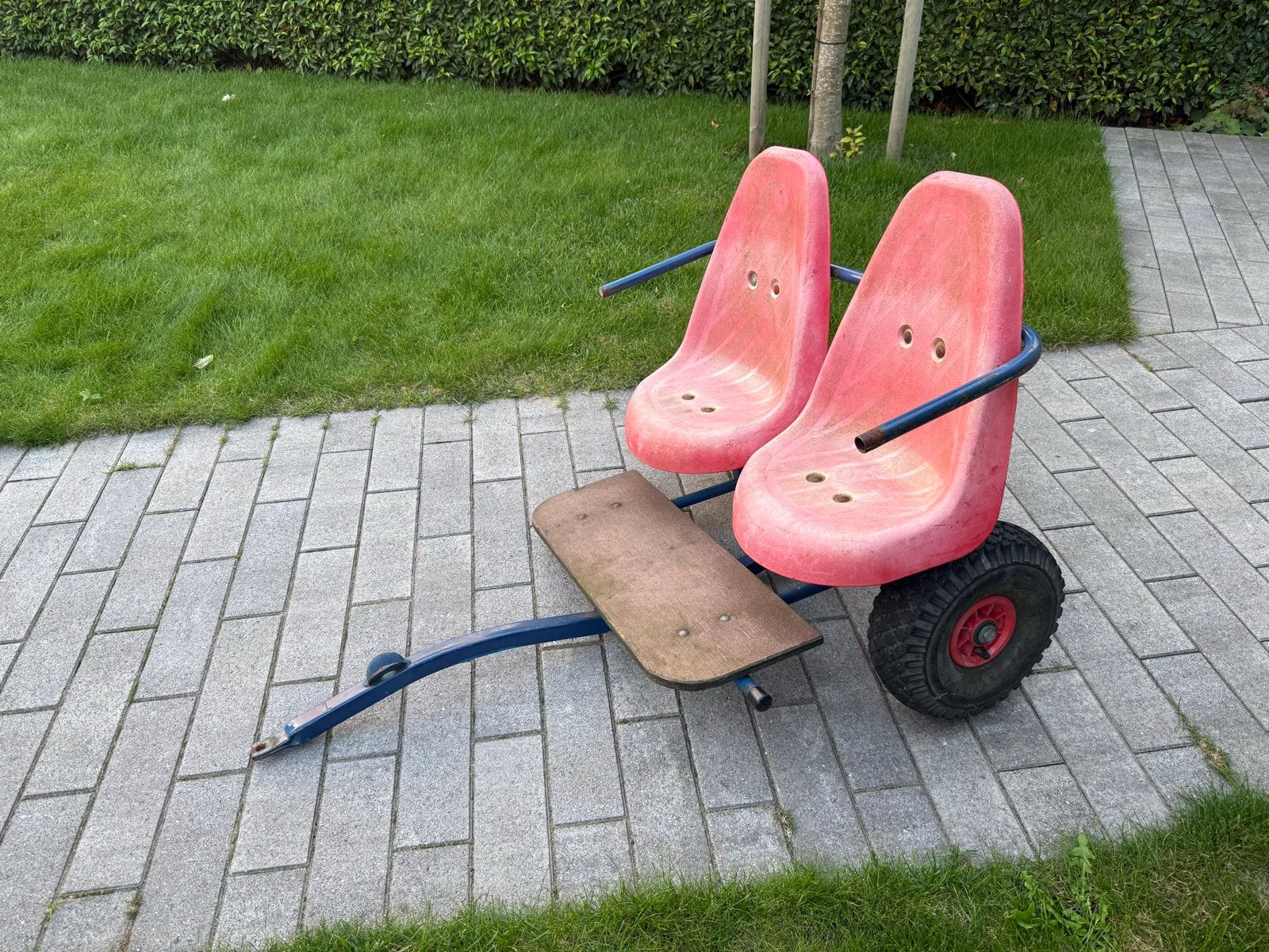 Berg zitje duo aanhanger, 1 band moet worden vervangen, Ophalen, Gebruikt