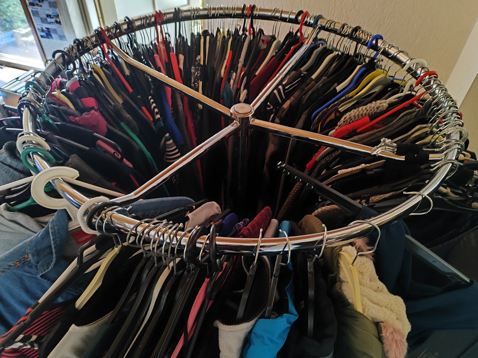 Partij nette kleding, ruim 250 stuks, Diverse, Ophalen, Zo goed als nieuw