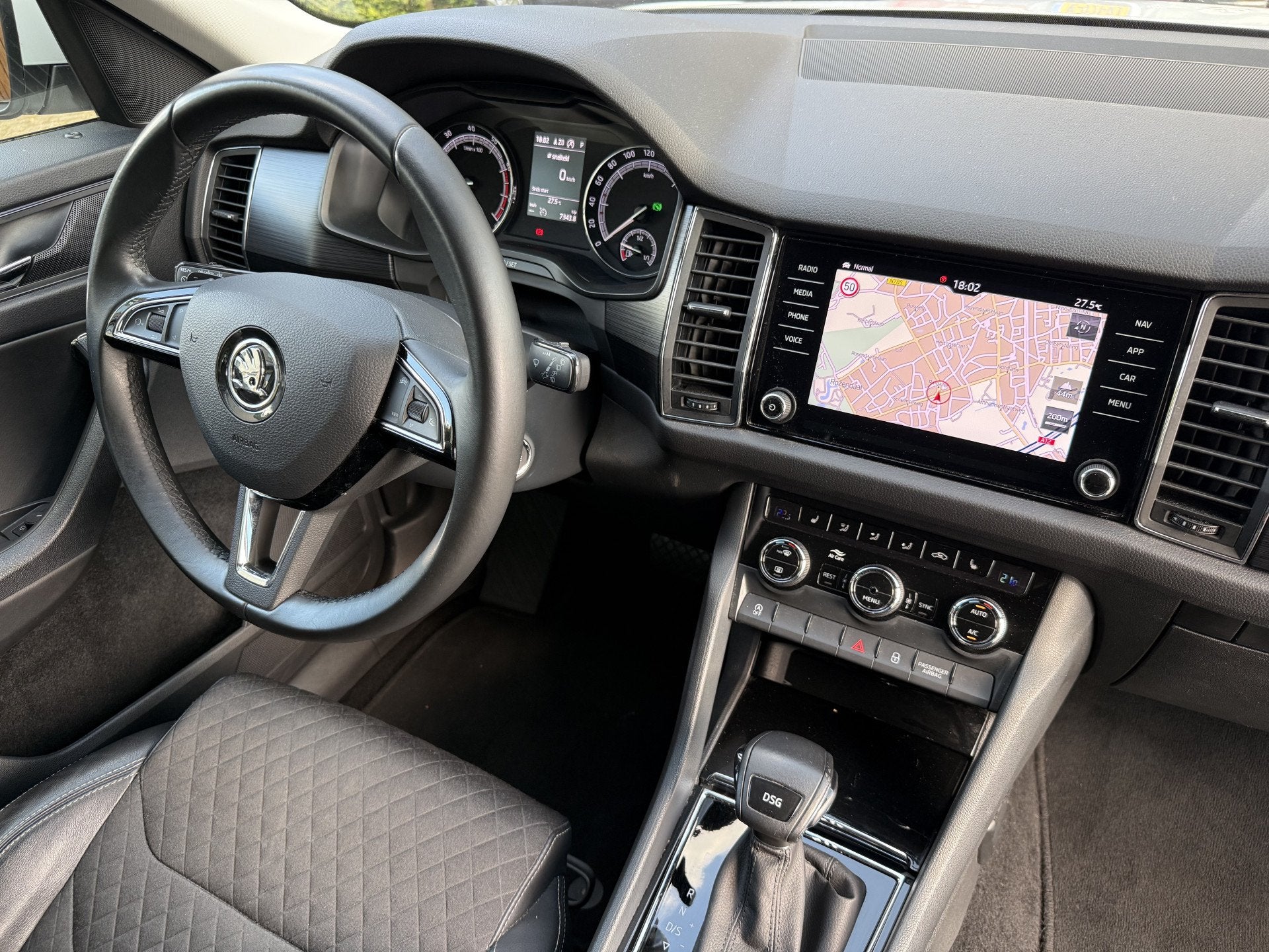 Skoda Kodiaq 1.5 TSi ACT Style Aut. 7p., Camera | Navi & Car, Auto's, 1525 kg, 4 cilinders, 150 pk, Wit