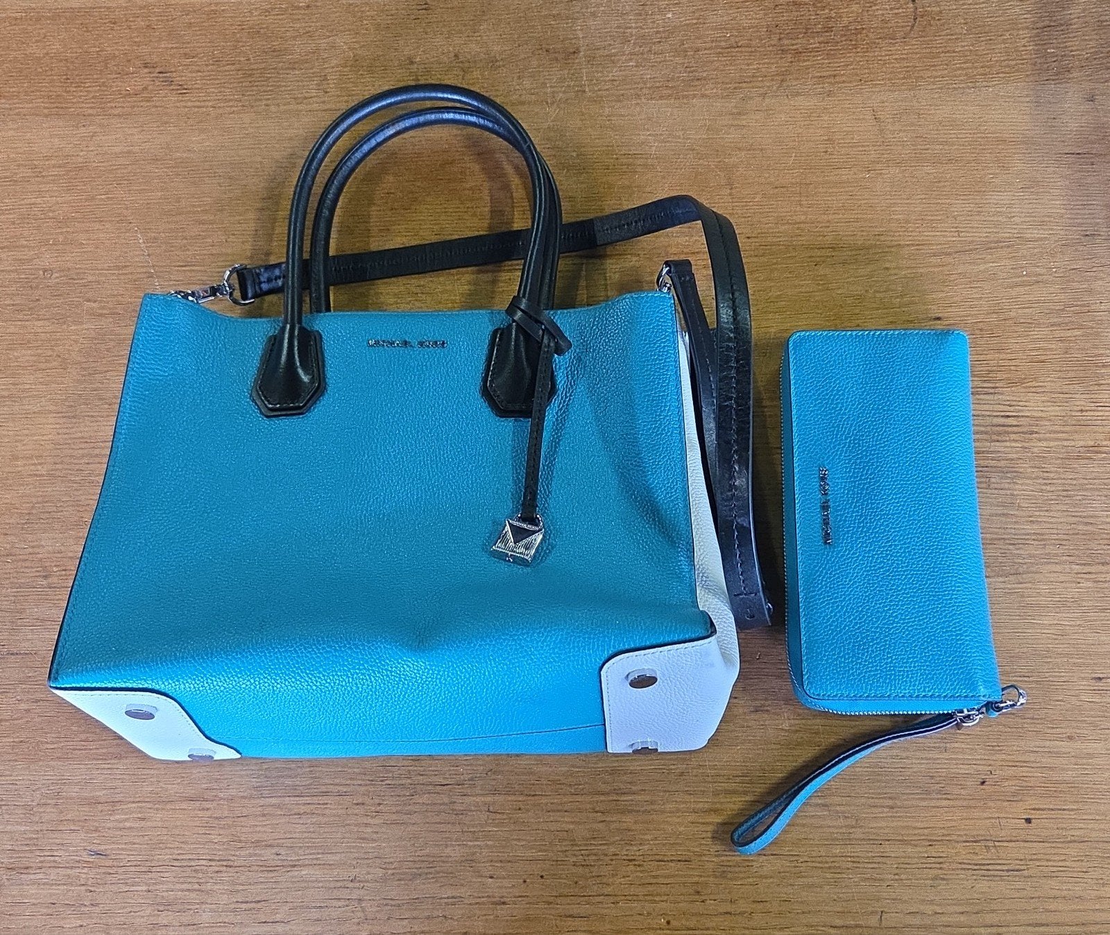 Michael Kors turquoise handtas en portemonnee, Blauw, Ophalen of Verzenden, Zo goed als nieuw, X