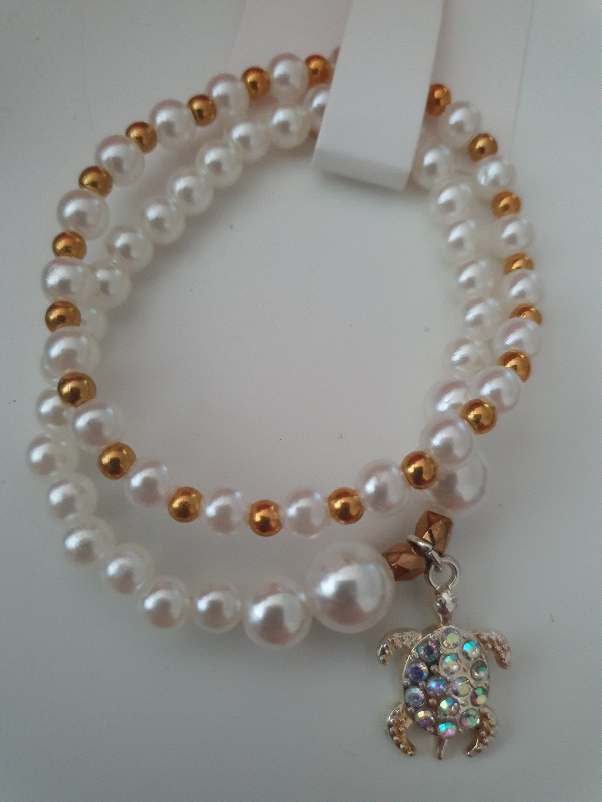 Armband met kralen en schildpad bedel - opbrengst voor Kika, Ophalen of Verzenden, Nieuw