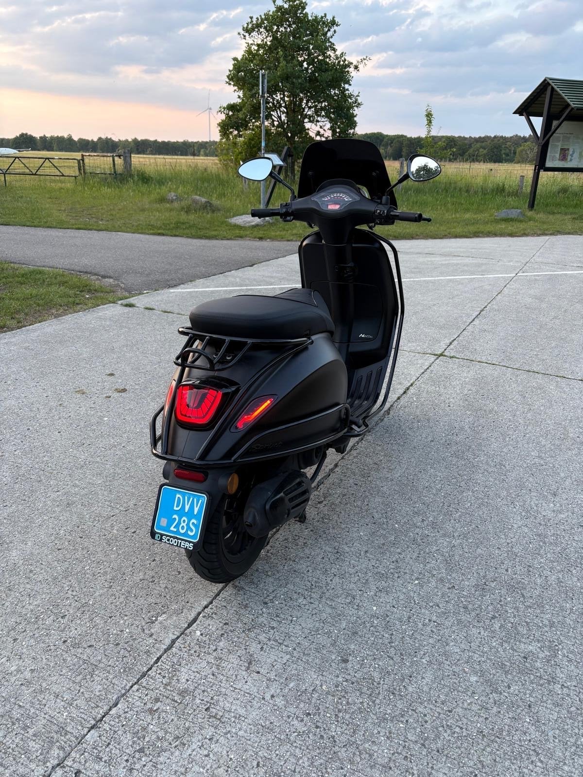 Vespa Sprint Mat Zwart - Zo goed als nieuw, Ophalen, Gebruikt, Overige modellen, Benzine