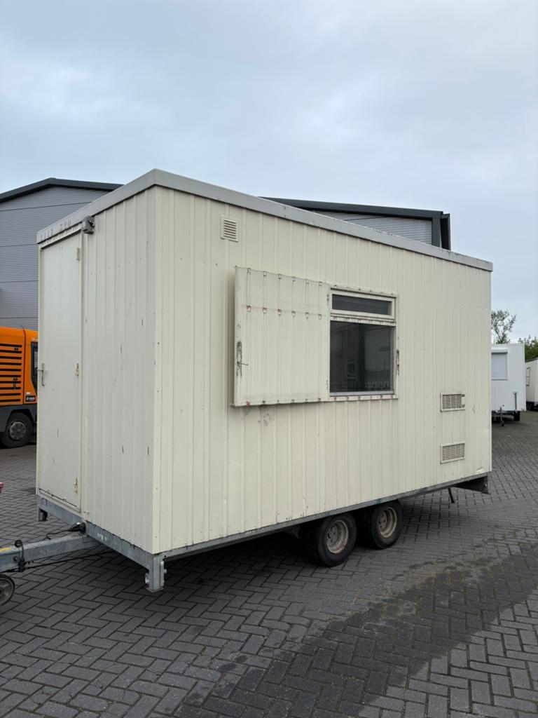 Te koop snelverkeer schaftwagen bouwkeet tandemasser