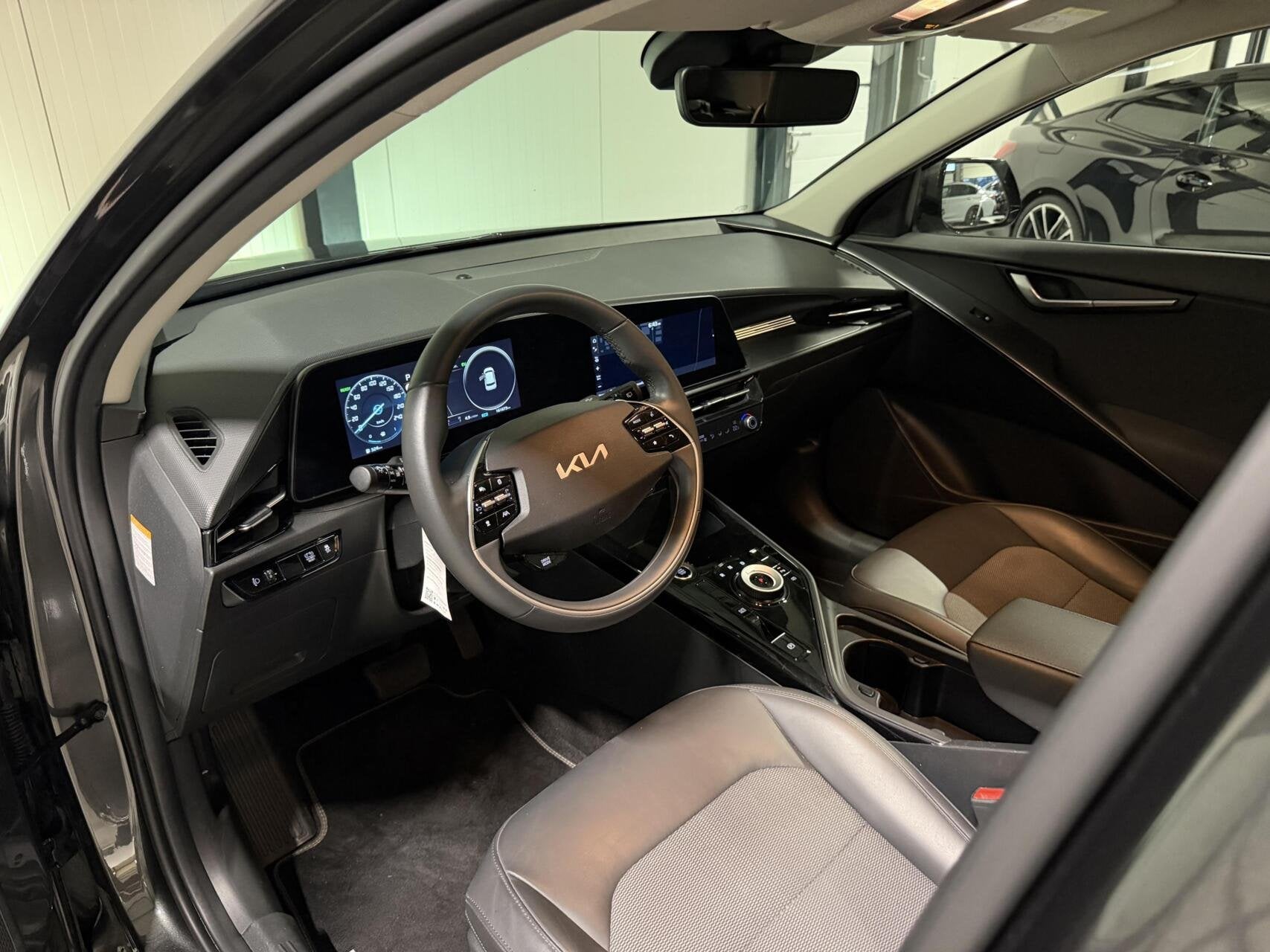 Foto 2 van Kia Niro 1.6 GDi Hybrid DynamicLine Camera Adaptive Cruise
