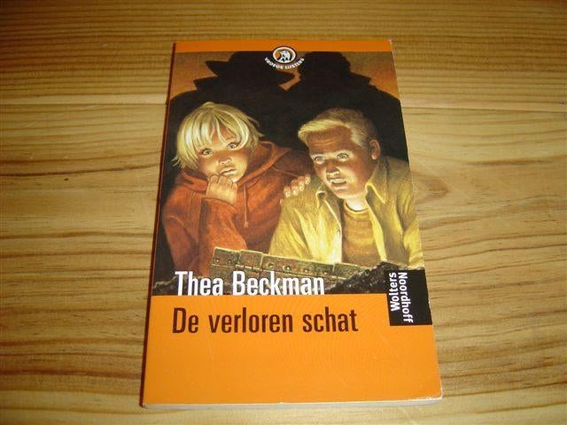 Te koop :de verloren schat geschreven door thea beckman, Boeken, Ophalen of Verzenden, Gelezen, Fictie algemeen