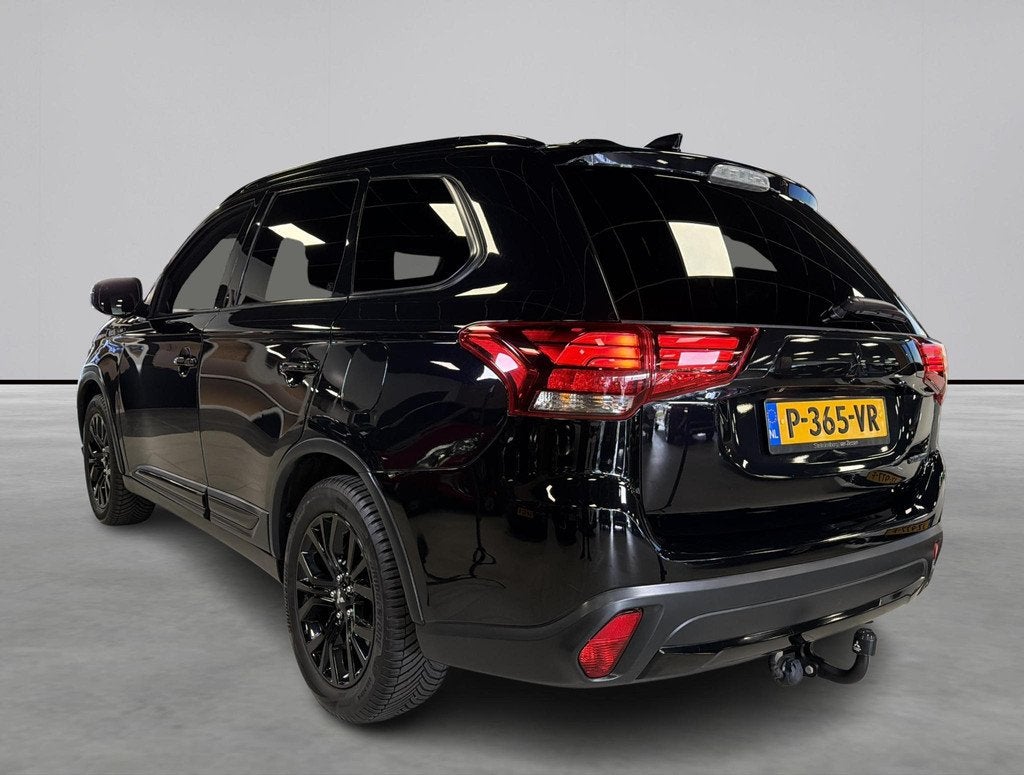 Mitsubishi Outlander 2.0 Black edition 7 persoons, Trekhaak,, Auto's, Mitsubishi, 1998 cc, Stof, Euro 6, 4 cilinders