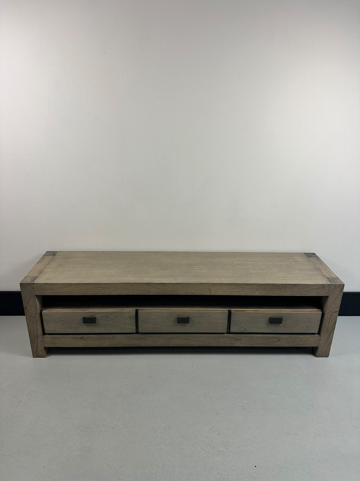 Robuust houten tv-meubel met lades - bezorgen mogelijk, Huis en Inrichting, Ophalen, Zo goed als nieuw, 25 tot 50 cm, Minder dan 100 cm