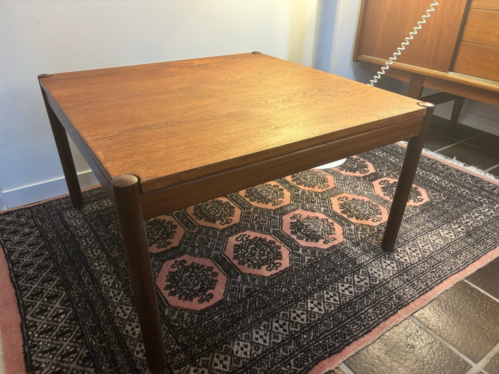Vintage Mid-Century Bijzettafel Omkeerbaar Blad Deens NL, Ophalen, Gebruikt, 50 tot 100 cm, 50 tot 100 cm