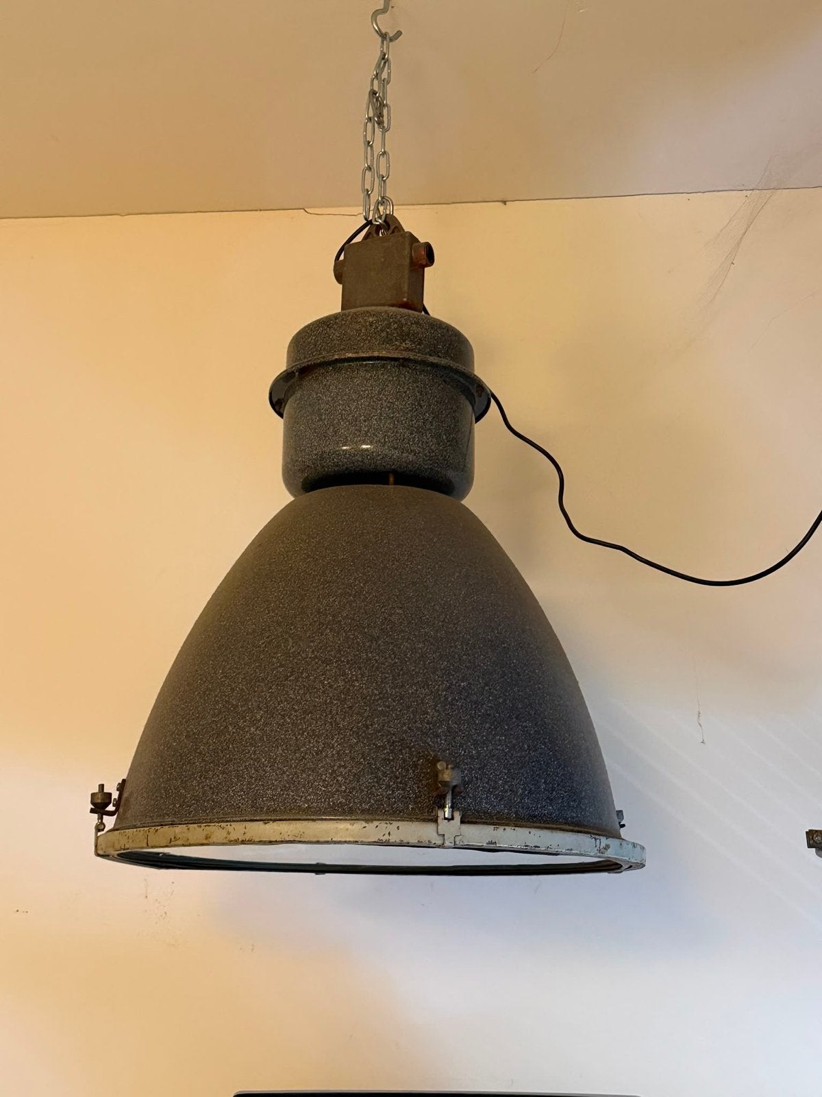 Originele Geëmailleerde Industriële Lamp - Neef Louis, Antiek en Kunst, Antiek | Lampen, Ophalen