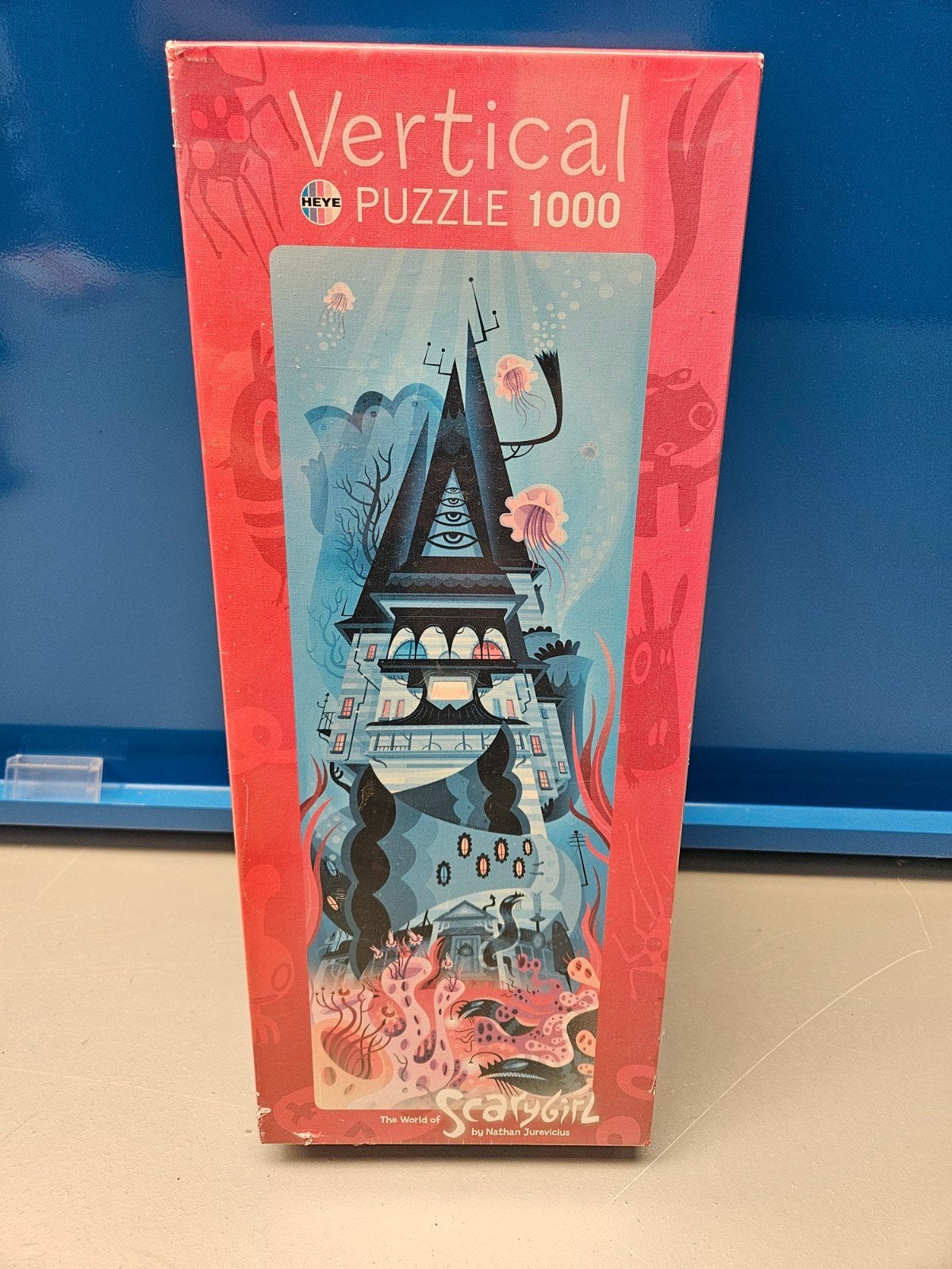 Heye Vertical Puzzle 1000 - Scarygirl Lab in originele folie, Ophalen of Verzenden, Zo goed als nieuw