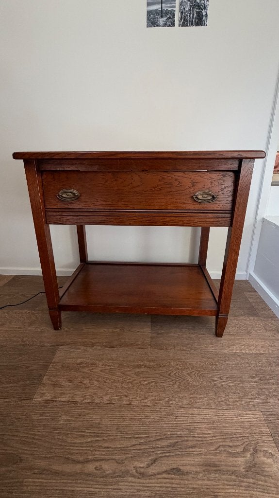 Vintage houten bijzettafel met lade en plank, Ophalen
