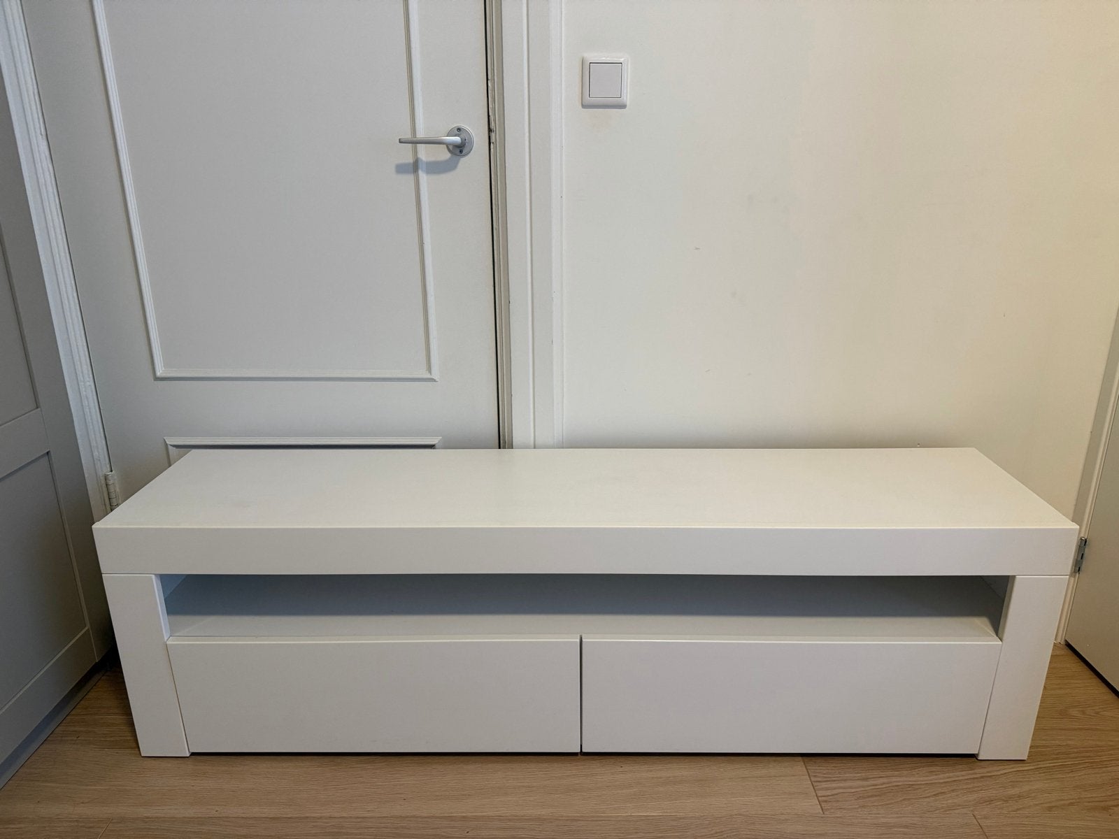 TV-meubel wit – 155  35  45 cm, met 2 kleppen en open vak, Huis en Inrichting, Ophalen, Gebruikt, 100 tot 150 cm, Minder dan 100 cm
