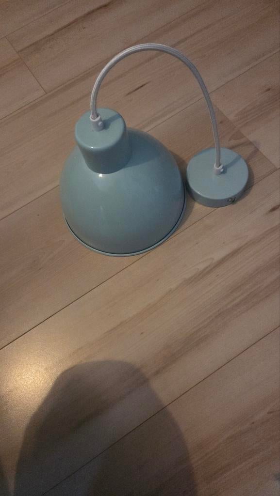 Lichtblauwe hanglamp - modern design, Huis en Inrichting, Lampen | Hanglampen, Ophalen of Verzenden, Zo goed als nieuw, Metaal