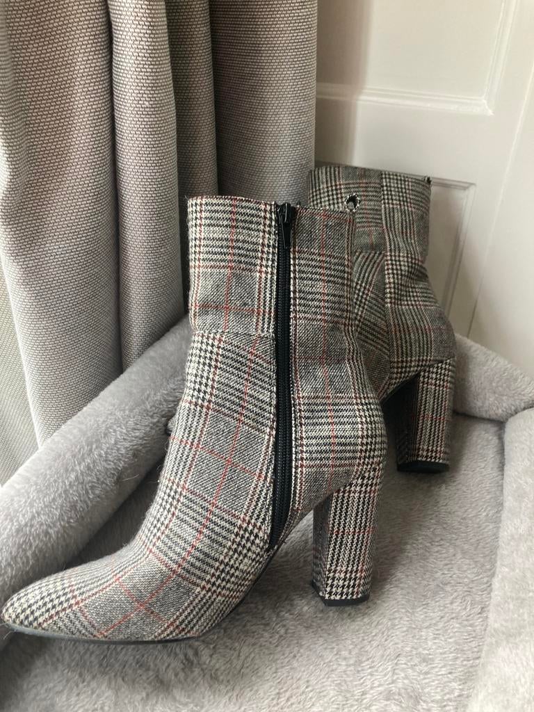 Enkellaarsjes Burberry style maat 37, Kleding | Dames, Schoenen, Ophalen of Verzenden, Zo goed als nieuw, Zwart