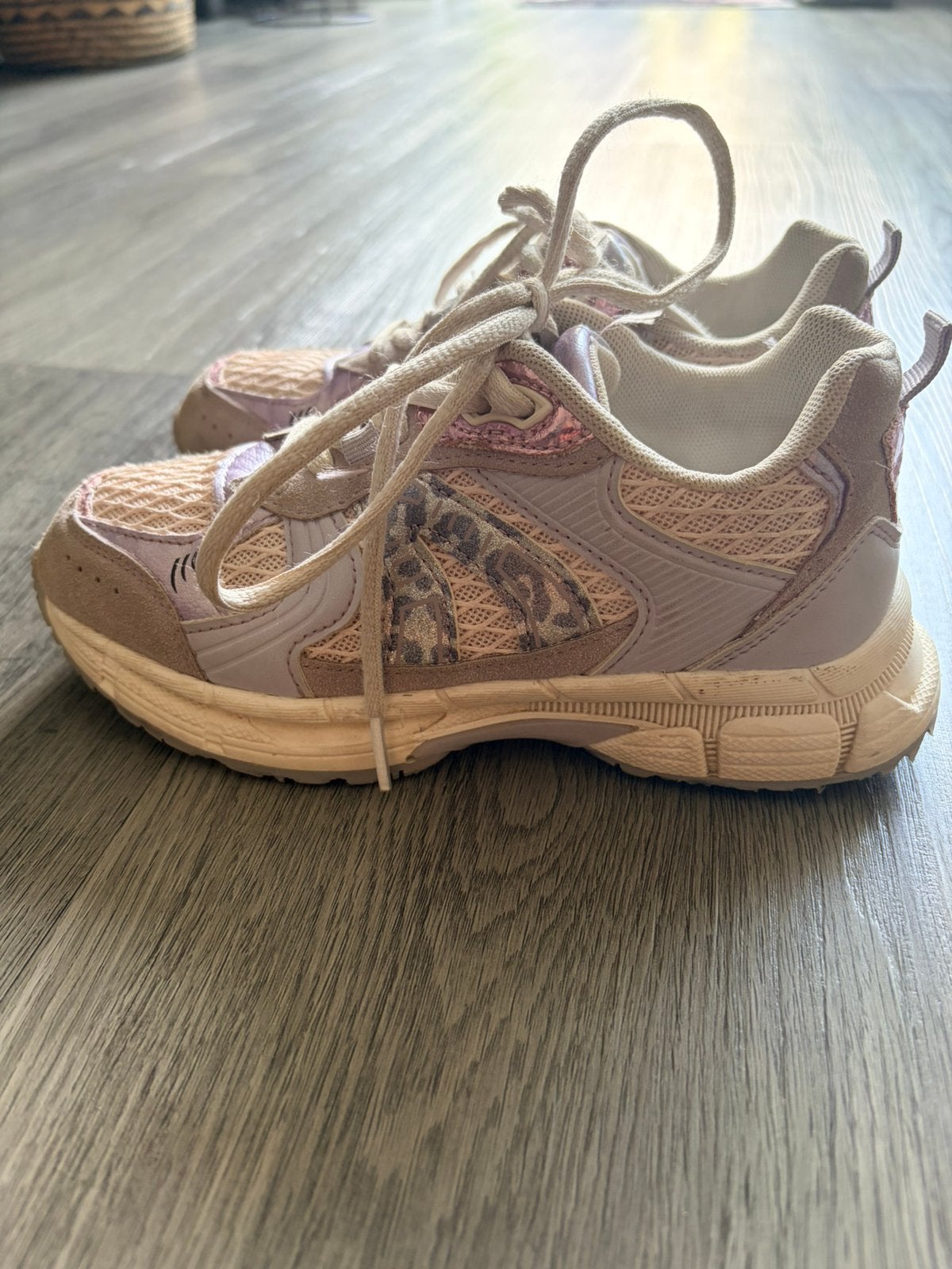 Mooie meisjes sneakers, maat 32, Kinderen en Baby's, Kinderkleding | Schoenen en Sokken, Ophalen, Zo goed als nieuw, Meisje, Schoenen