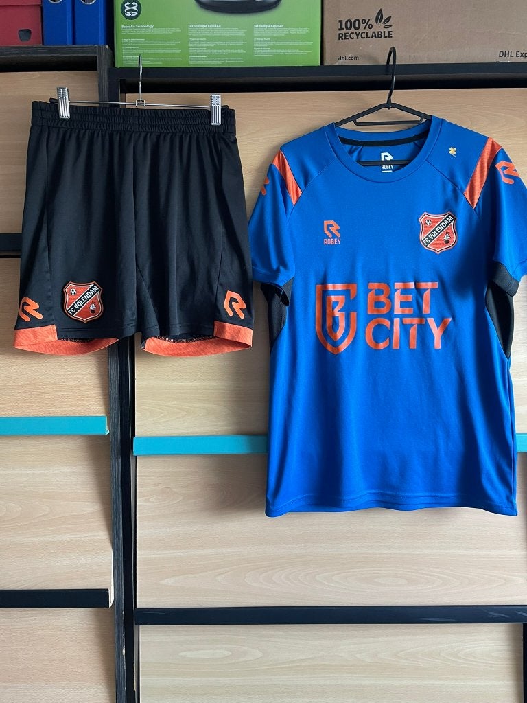 FC Volendam Voetbaltenue Robey Maat S, Blauw, Robey, Ophalen of Verzenden, Zo goed als nieuw
