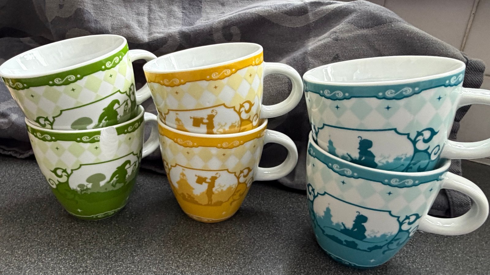 Efteling 6x2 koffie (klein) 3x2 thee mokken (groot), Ophalen, Overige merken, Keramiek, Mok