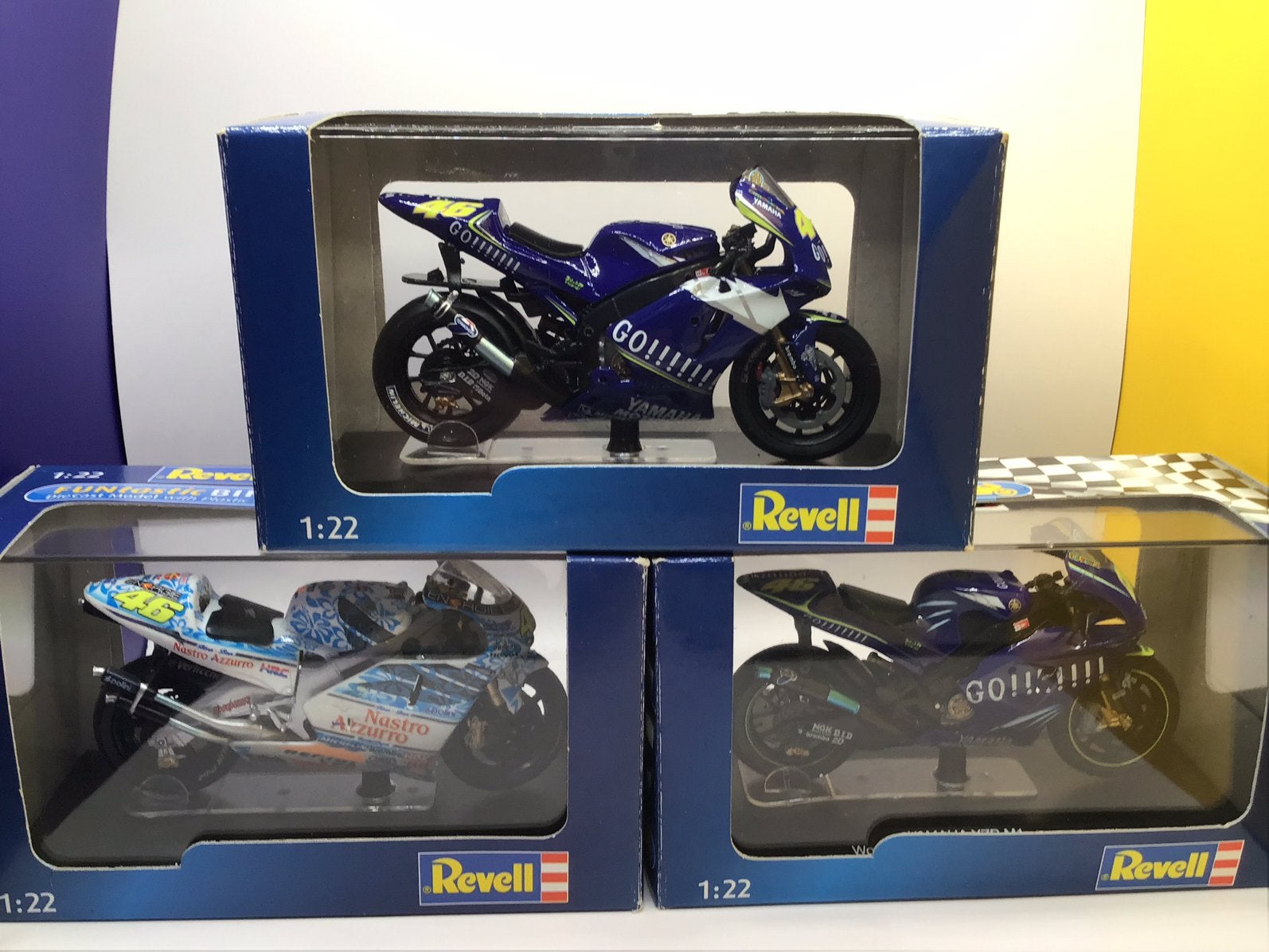 3x Valentino Rossi. Revell 1/22 1x Honda NSR, 2x Yamaha YZR, 1:50 of kleiner, Revell, Overige typen, Ophalen of Verzenden