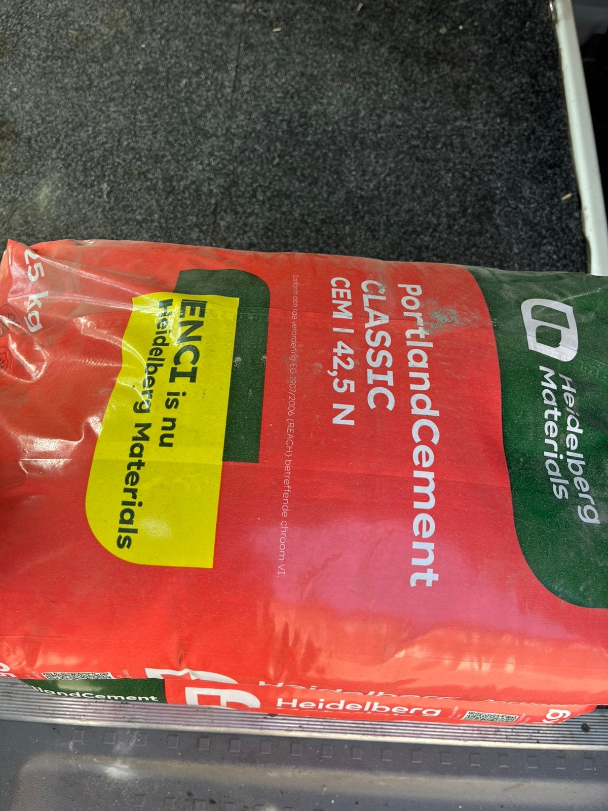4 zakken kalkvrije cement, Ophalen, Nieuw