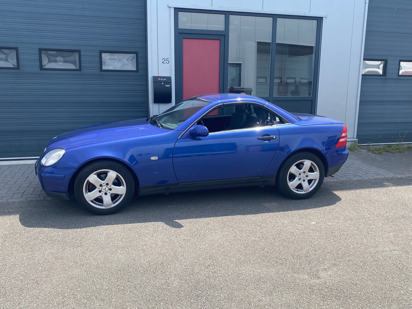 Mercedes-Benz SLK200 1999 Blauw - DAK WERKT NIET!, Auto's, Mercedes-Benz, Bedrijf, SLK, Benzine, Euro 1, Cabriolet, Automaat, Geïmporteerd