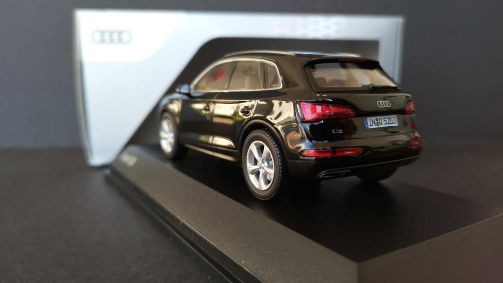 Audi Q5 myth Black 1:43 i-scale Audi Collection Pol, Overige merken, Auto, Verzenden, .
