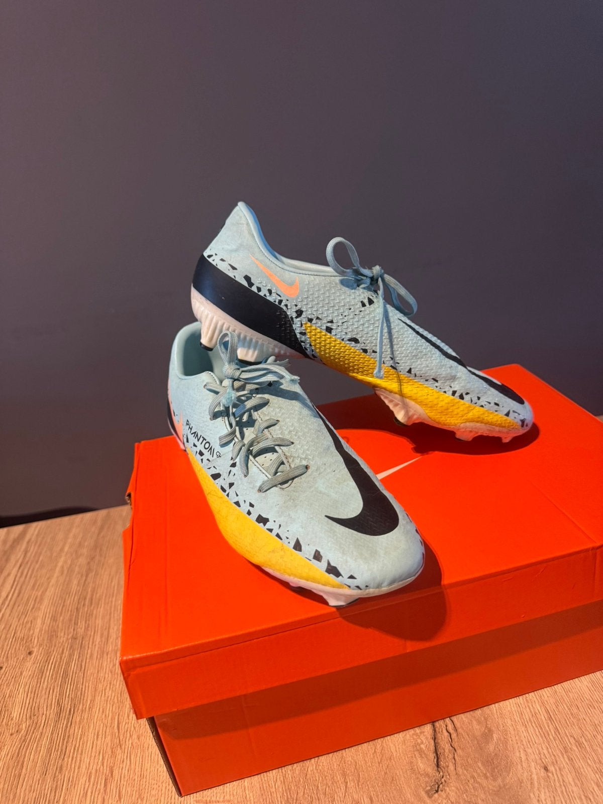 De Nike Phantom GT2 Academy MG, Ophalen, Maat XS of kleiner, Schoenen, Zo goed als nieuw
