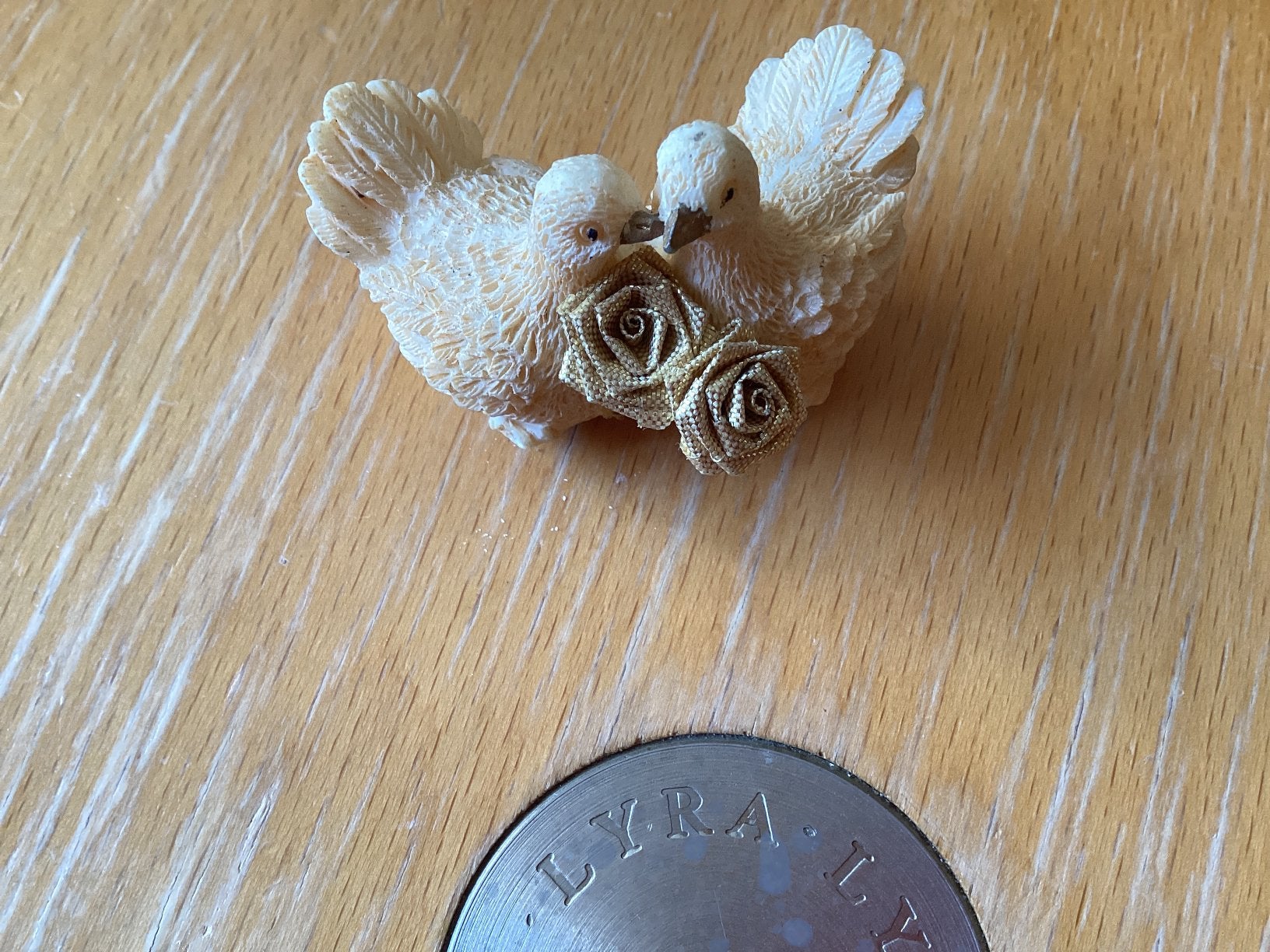 Duif  koppel hoog 3 cm, Verzamelen, Beelden en Beeldjes, Ophalen of Verzenden, Zo goed als nieuw, Dier