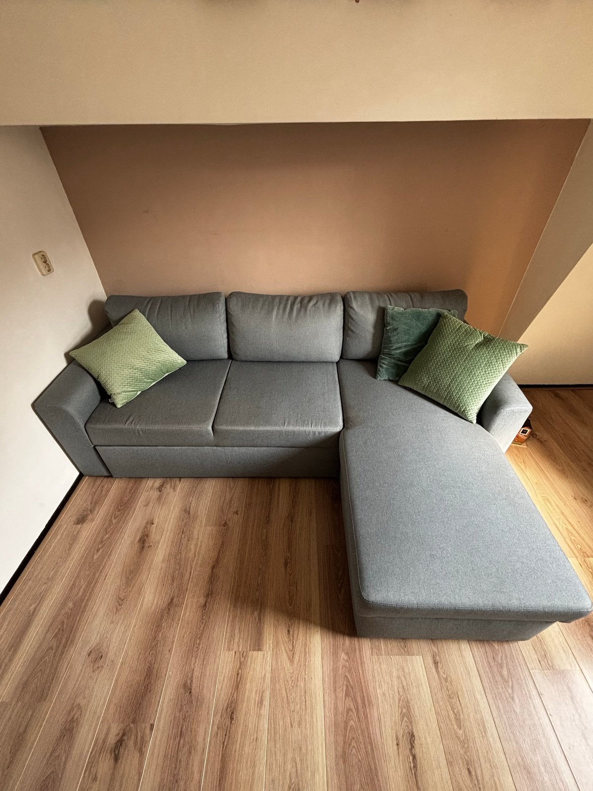 Grijze hoekbank met slaapfunctie en opbergruimte, Ophalen, Gebruikt, 125 tot 150 cm, Hoekbank