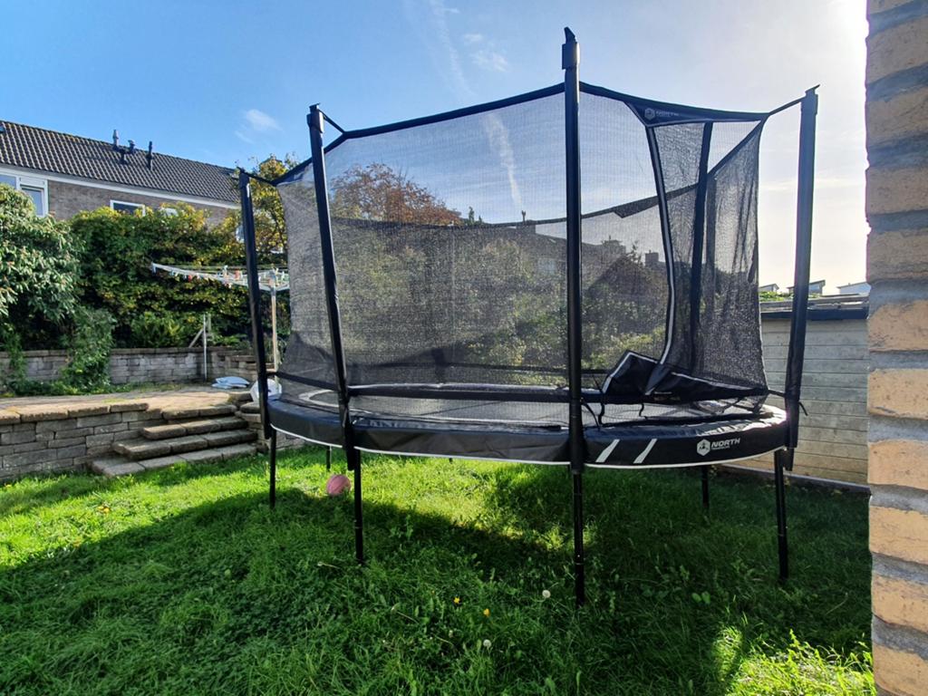 North Trampoline Explorer Ovaal 420 - Nauwelijks gebruikt, Kinderen en Baby's, Speelgoed | Buiten | Trampolines, Ophalen, Zo goed als nieuw