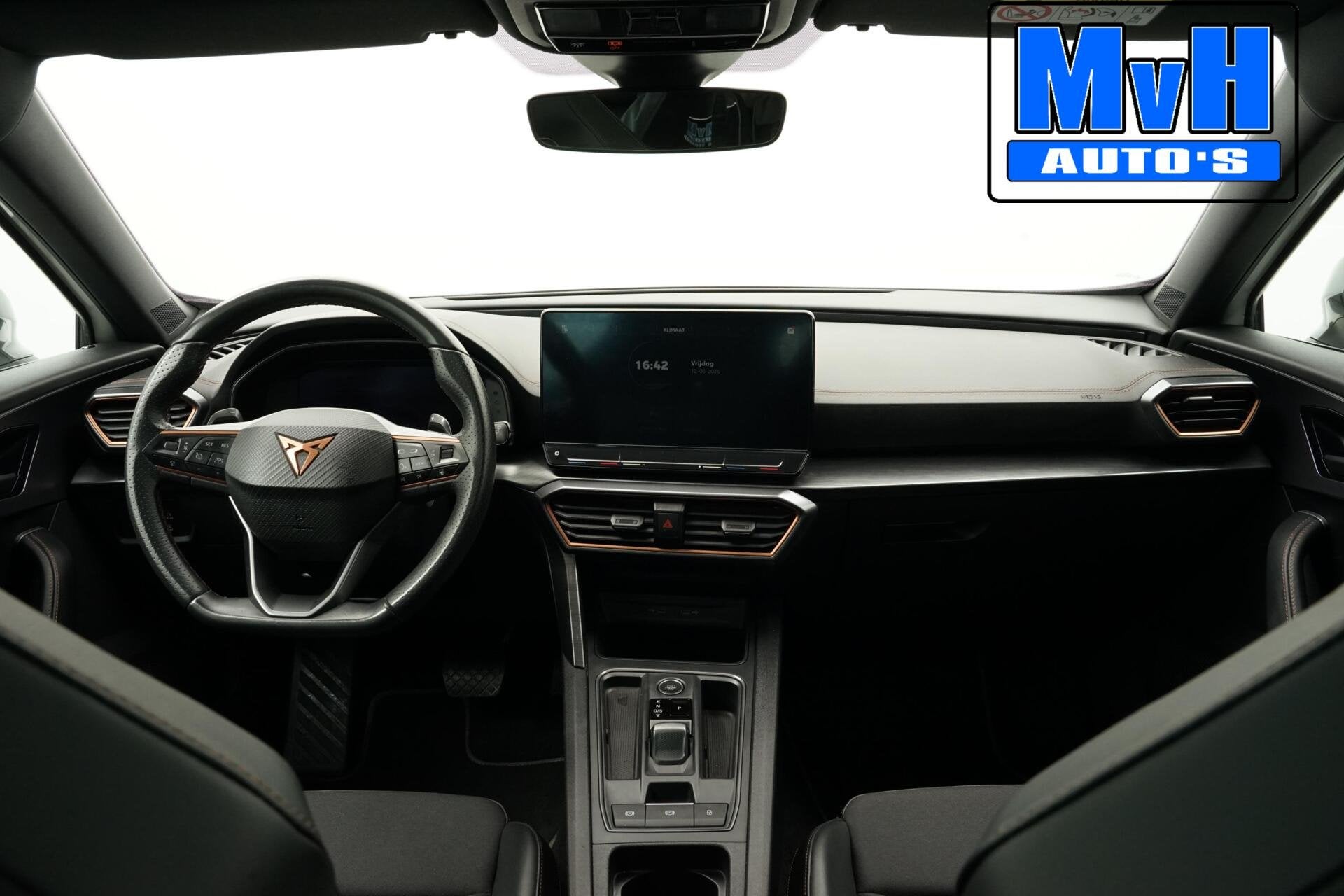 CUPRA Formentor 1.4 TSI PHEV|KUIPSTOEL|PANO|STOEL/STUUR.VERW, Auto's, Cupra, Gebruikt, 4 cilinders, Leder en Stof, Wit