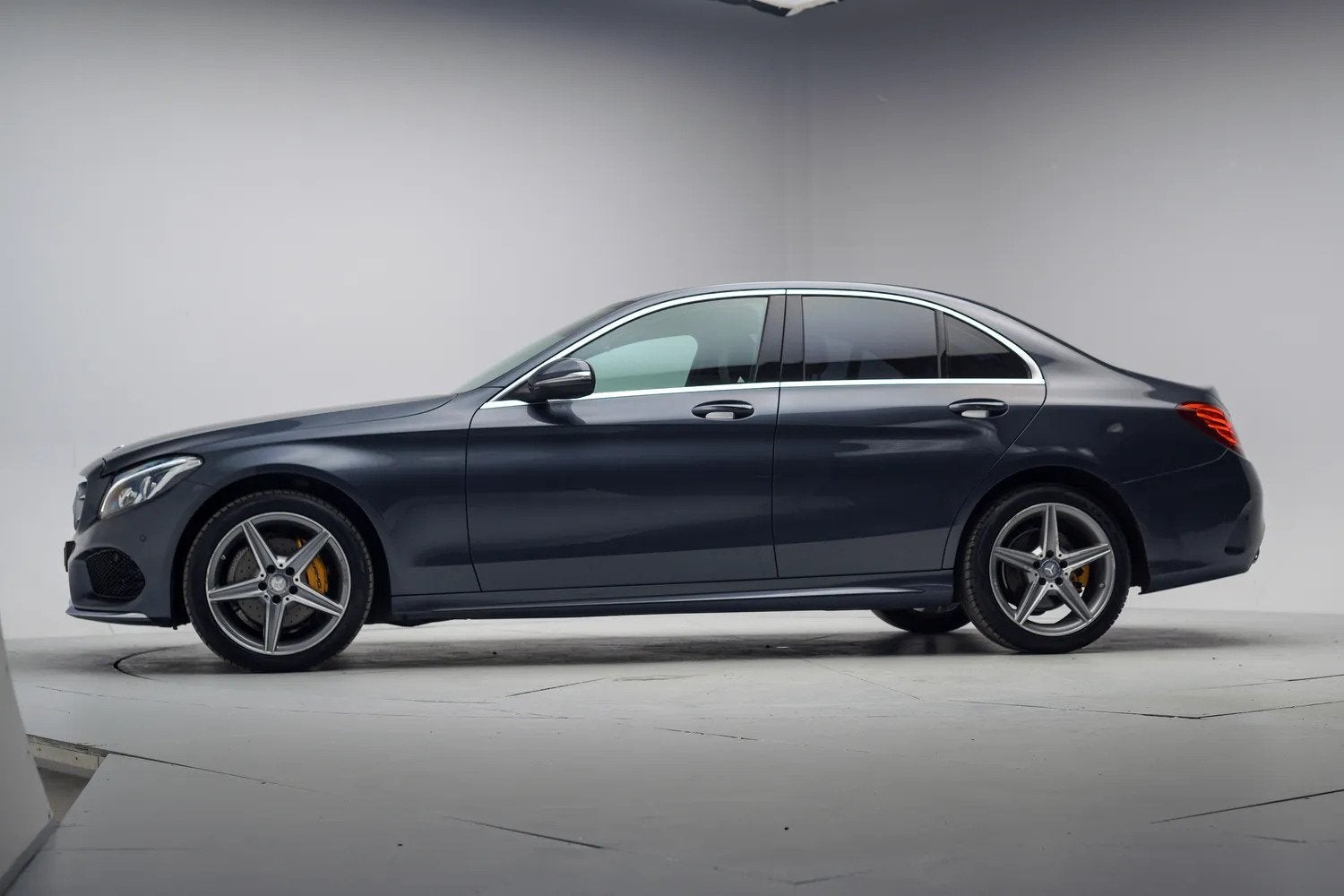 Mercedes-Benz C-Klasse 180 AMG Line Aut. [ LED Camera Leder, Auto's, Mercedes-Benz, Automaat, 1325 kg, Bedrijf, Sedan
