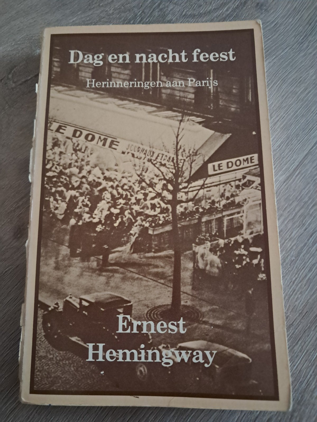 A3 Dag en nacht feest - Herinneringen aan Parijs - Hemingway, Ophalen of Verzenden, Gelezen, Ernest Hemingway, Europa overig