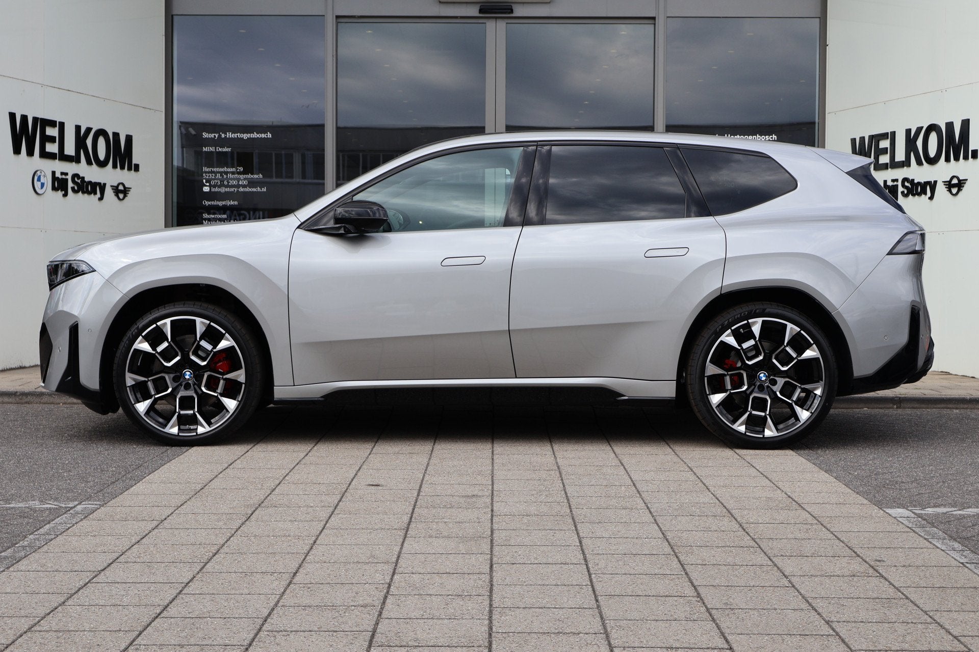 BMW iX3 40 eDrive M Sport / Panoramadak / Trekhaak / Head-Up, Auto's, Automaat, Dealer onderhouden, Achterwielaandrijving, Zwart