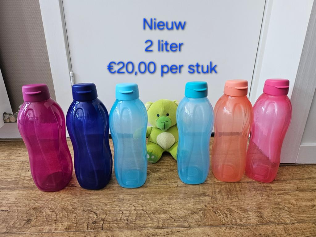 # Tupperware nieuwe 2 liter flessen gekleurd, Ophalen of Verzenden, Nieuw, Groen, Beker of Kan