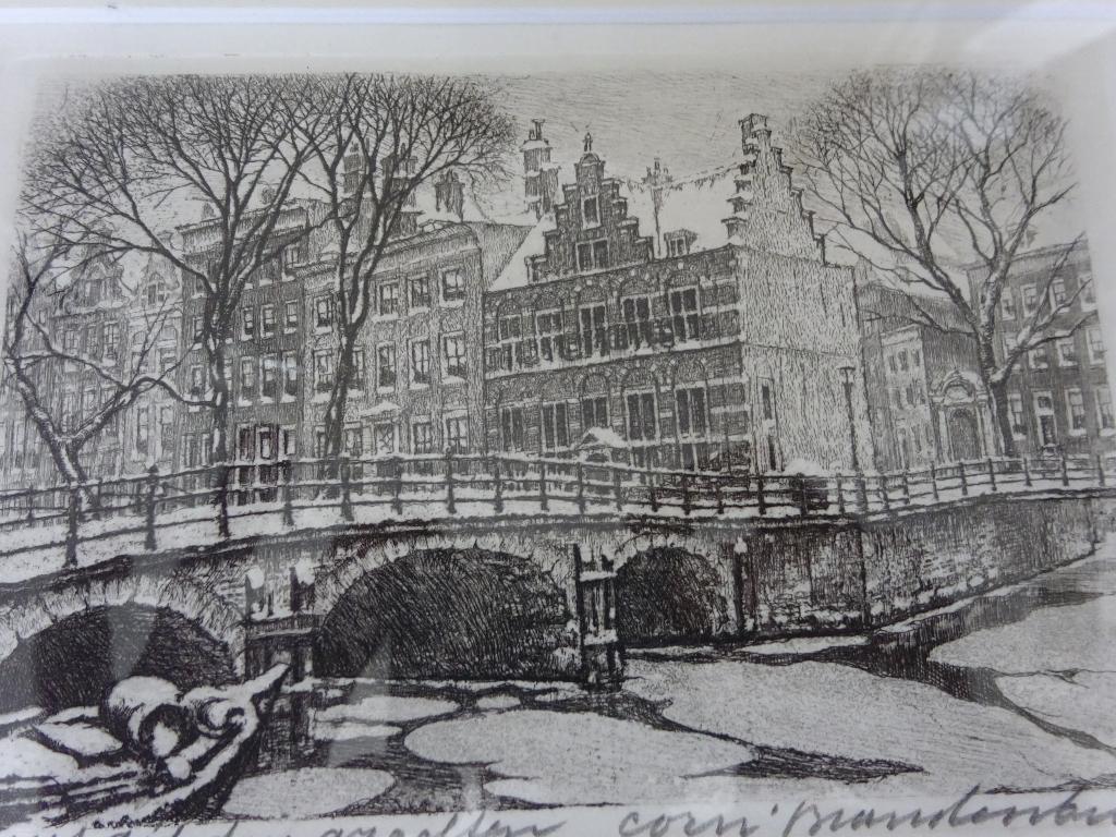 Cornelis Brandenburg - Amsterdam - Huis a/d drie grachten, Antiek en Kunst, Kunst | Etsen en Gravures, Ingelijst, 28 cm, Ets, Stadsgezicht