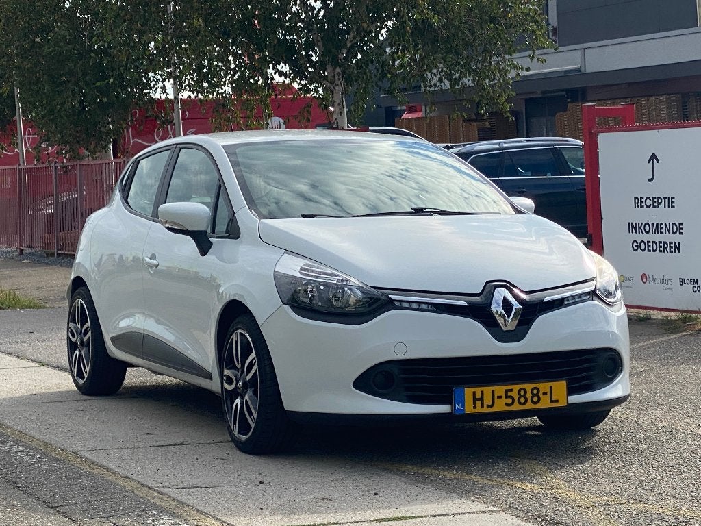 Renault Clio 0.9 TCE 66KW 5-DRS 2015 Wit 196414 Km Nap, Auto's, Voorwielaandrijving, 898 cc, Stof, 40 €/maand