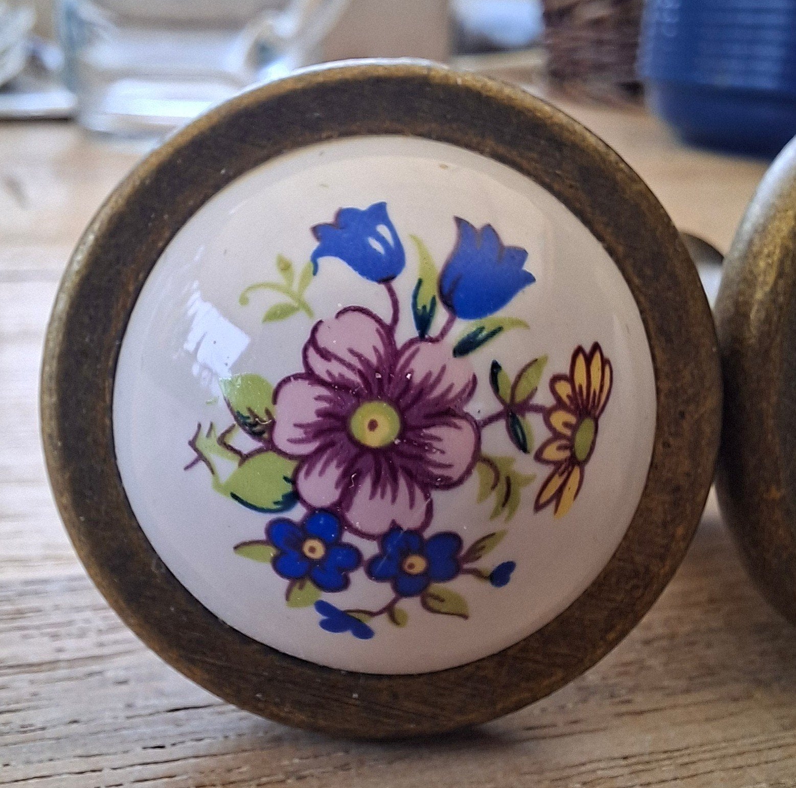 Oude originele deur/kast knoppen met bloemmotief, Ophalen